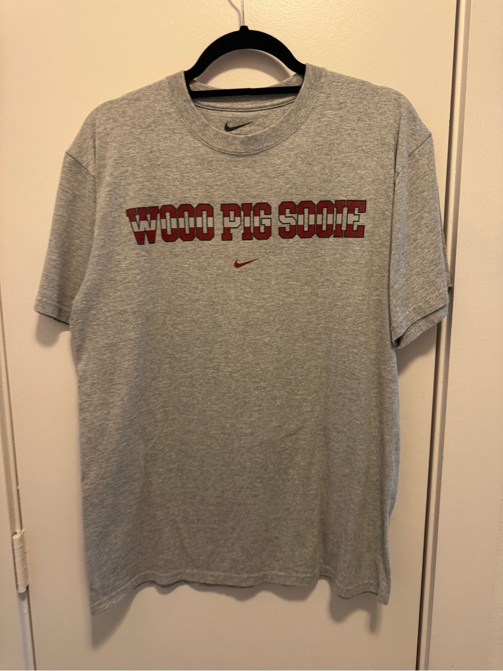 Nike Arkansas Razorbacks “Woo Pig Sooie” Adult Small Gray T-Shirt Loose Fit NCAA